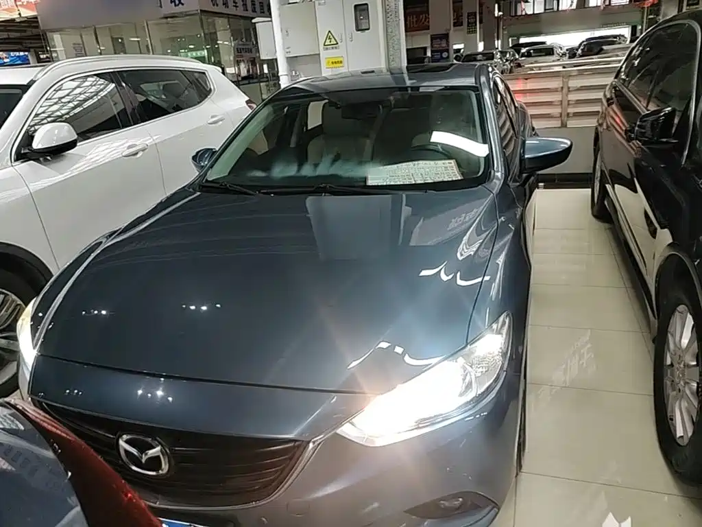 Atenza 2.0 L Blue Sky Luxury