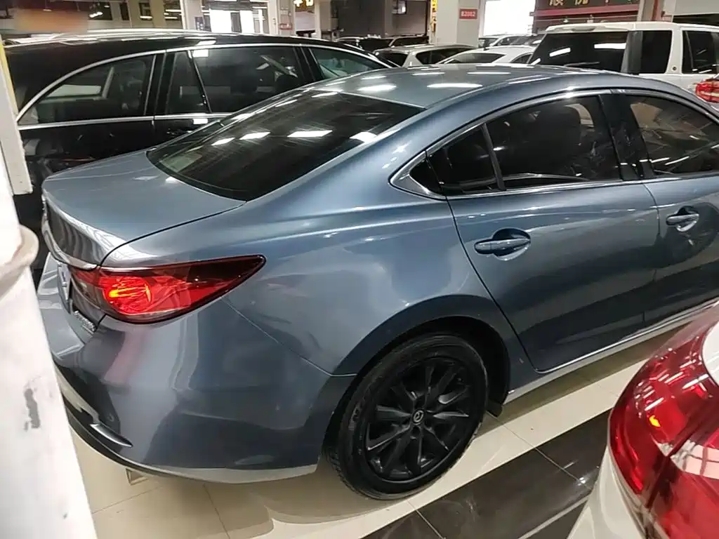 Atenza 2.0 L Blue Sky Luxury