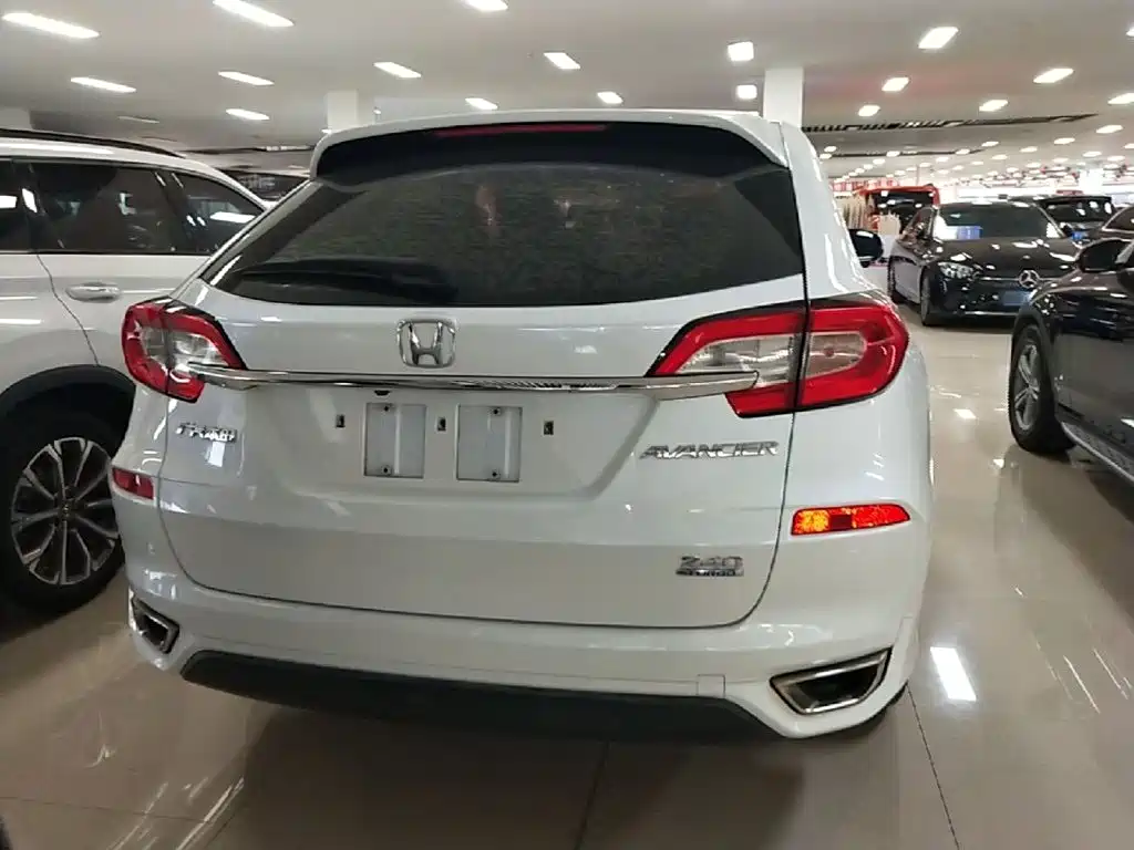 Avancier 240 TURBO 2 WD Luxury