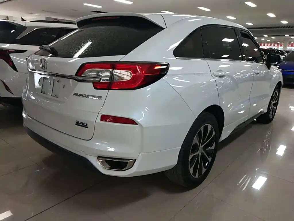 Avancier 240 TURBO 2 WD Luxury