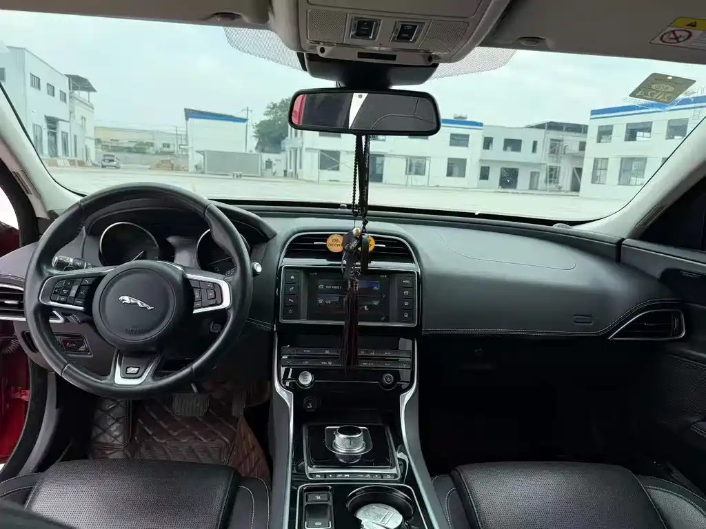 Jaguar XE 2.0 T 240 PS R-Sport