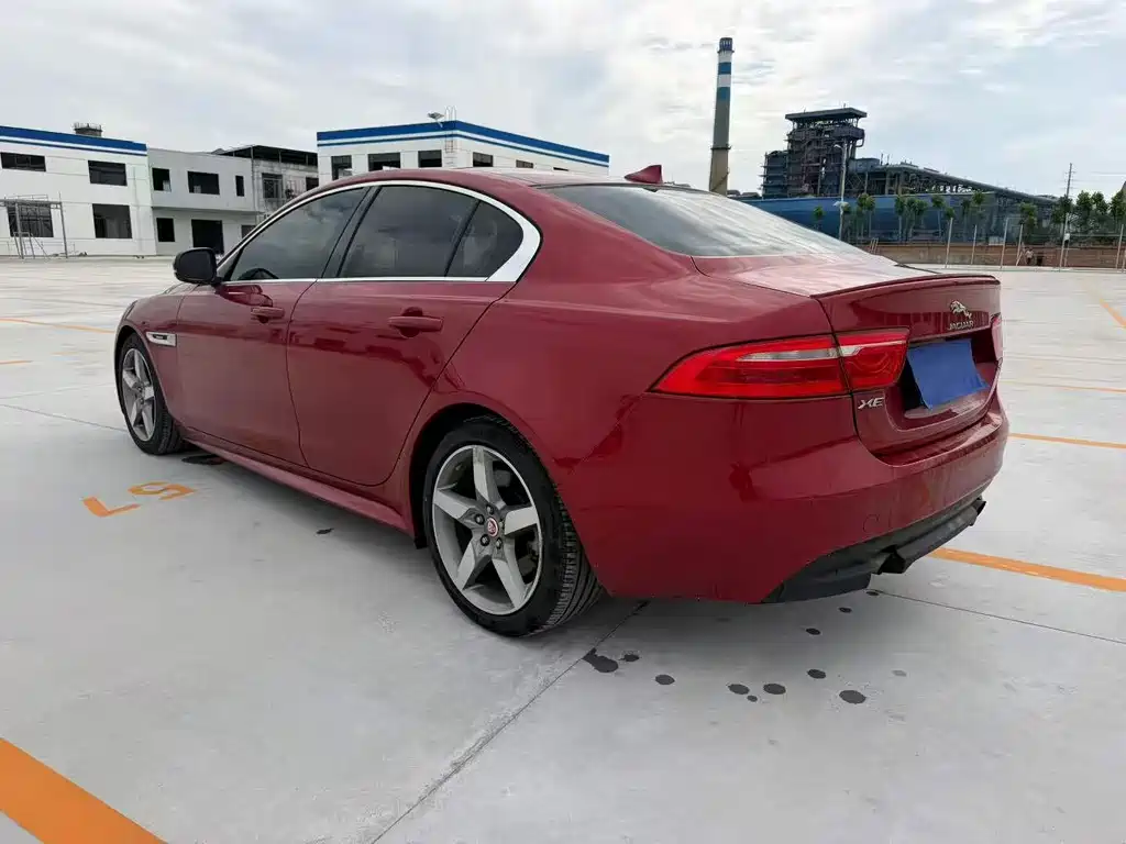 Jaguar XE 2.0 T 240 PS R-Sport