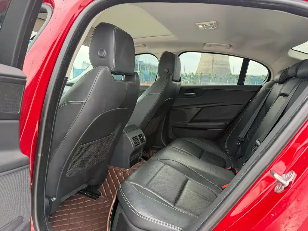 Jaguar XE 2.0 T 240 PS R-Sport