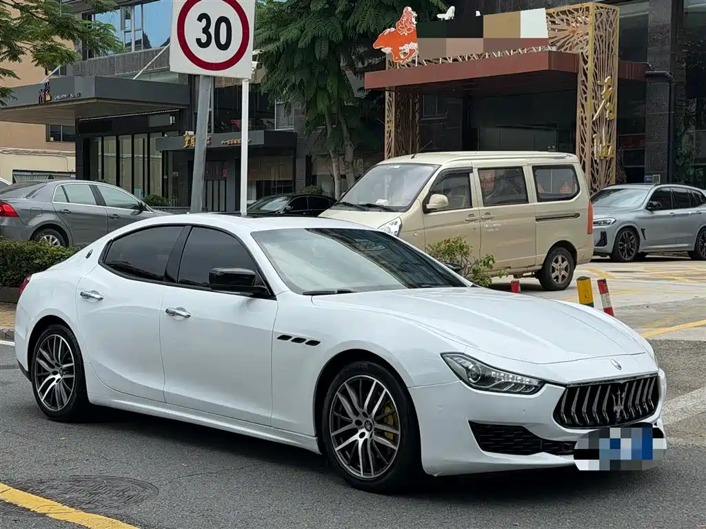 Ghibli 3.0 T Standard