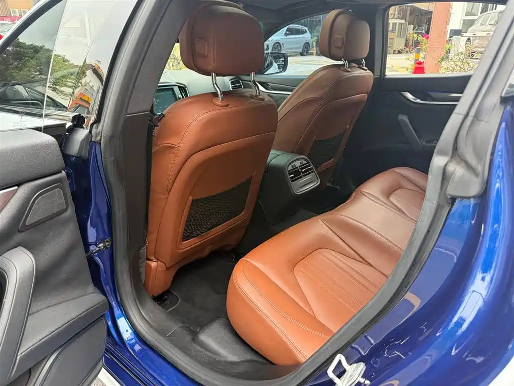 Ghibli 3.0 T Standard