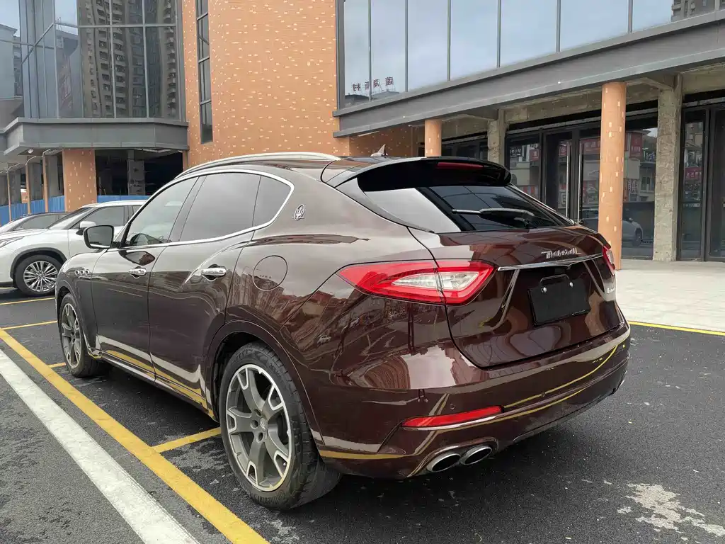 Levante 3.0 T Standard