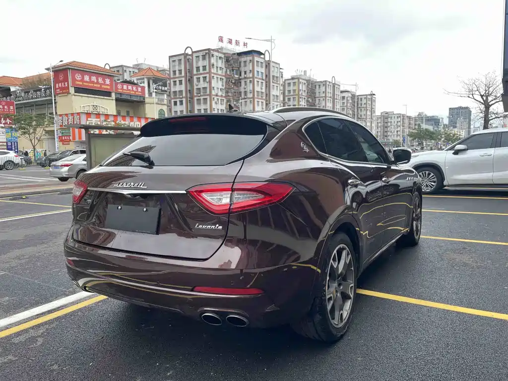 Levante 3.0 T Standard