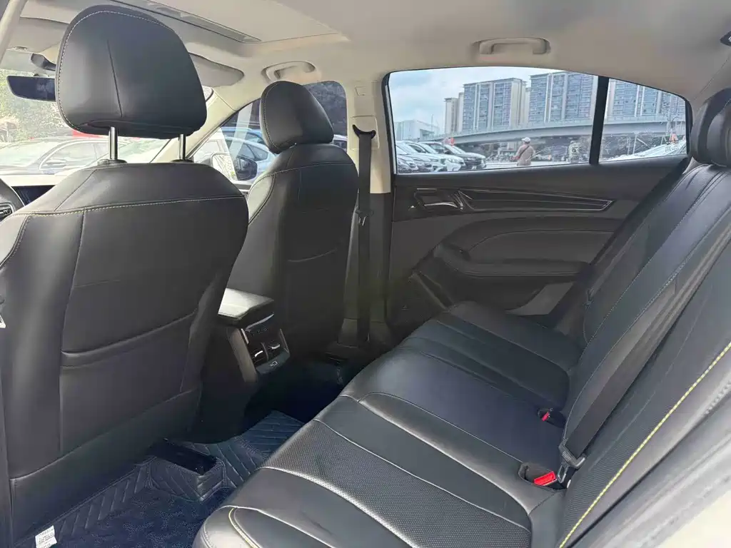 Roewe i5 1.5 L CVT Diamond