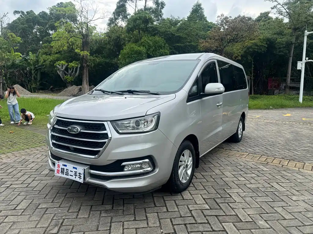 Refine M4 2.0 L Manual Luxury