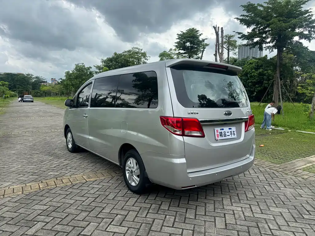 Refine M4 2.0 L Manual Luxury