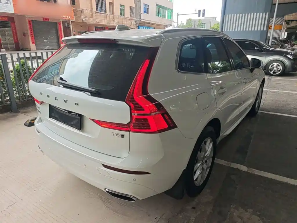 Volvo XC60 T5 4 WD Smart Ease CN-VI