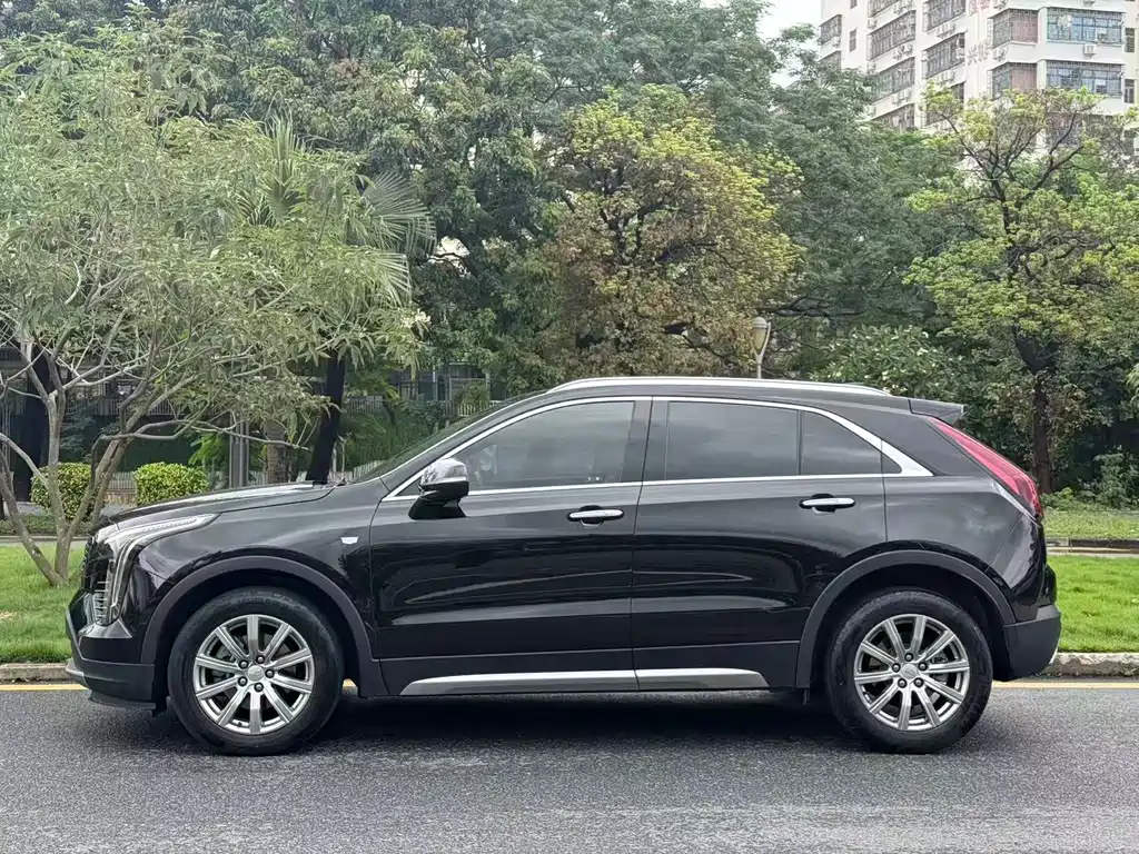 Cadillac XT4 28 T 2 WD Distinguished