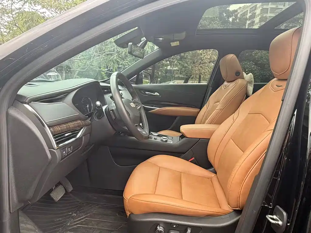 Cadillac XT4 28 T 2 WD Distinguished