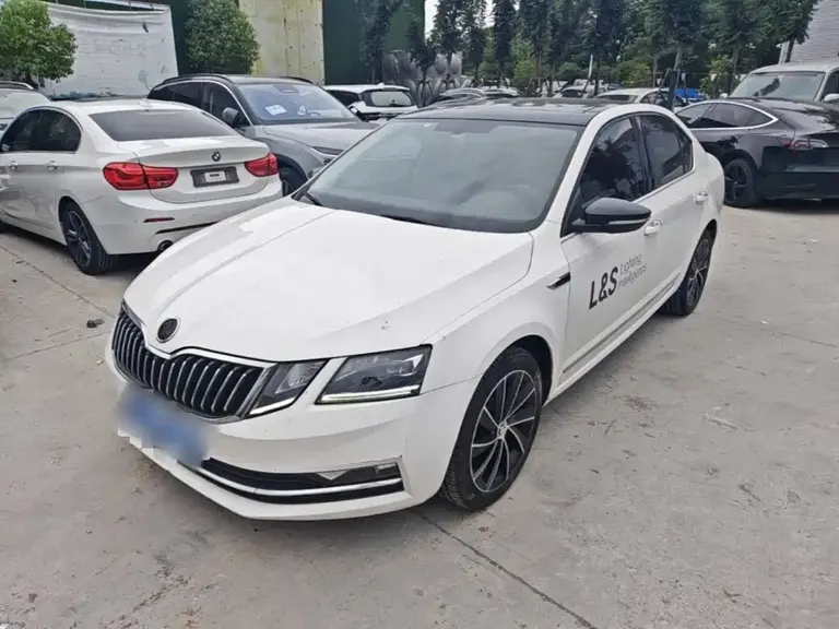Skoda Octavia TSI280 DSG Smart Travel Luxury CN-VI