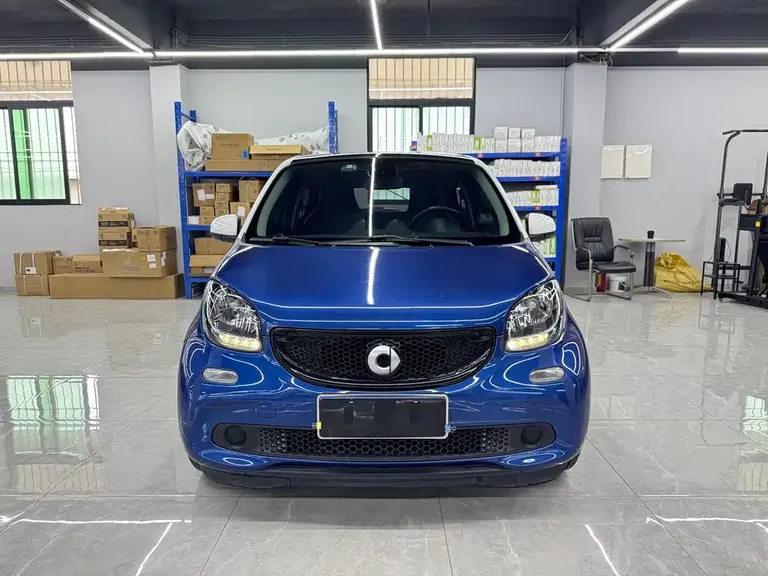 smart forfour 0.9 T 66 kW Pioneer