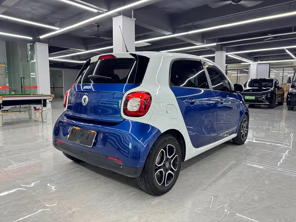 smart forfour 0.9 T 66 kW Pioneer