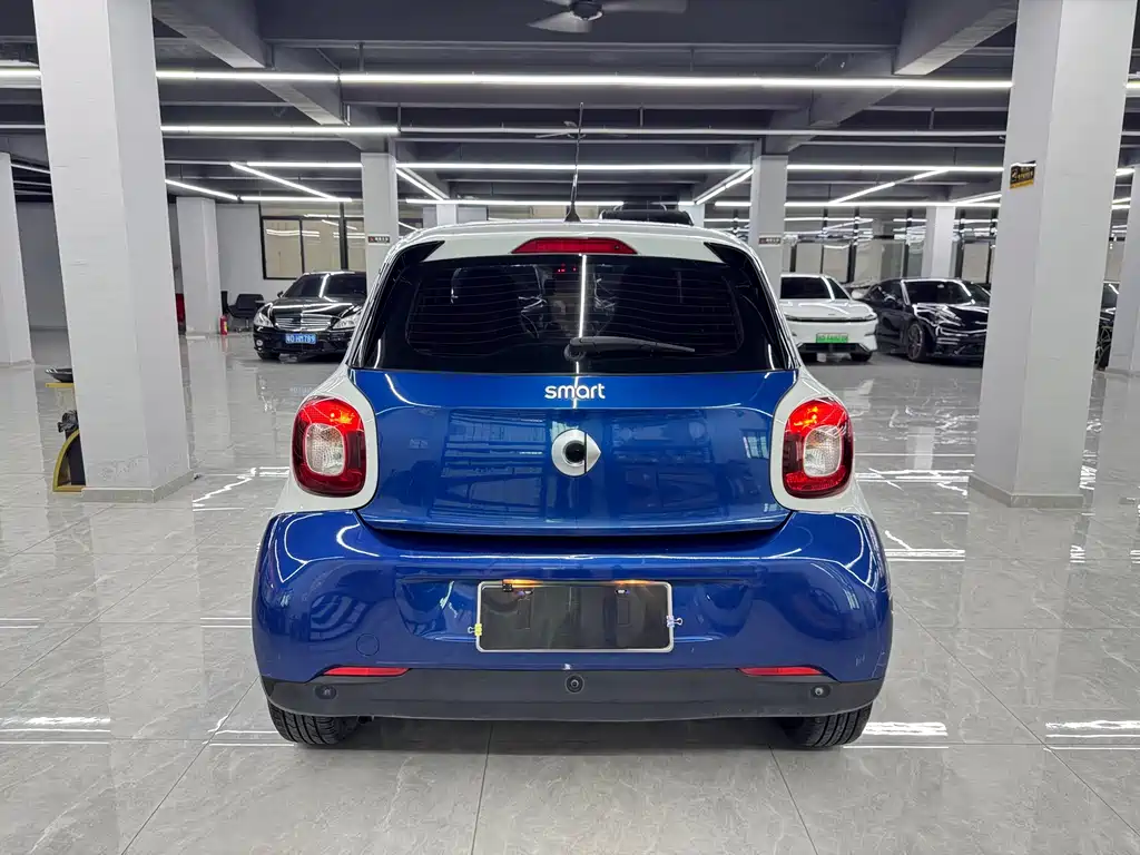 smart forfour 0.9 T 66 kW Pioneer