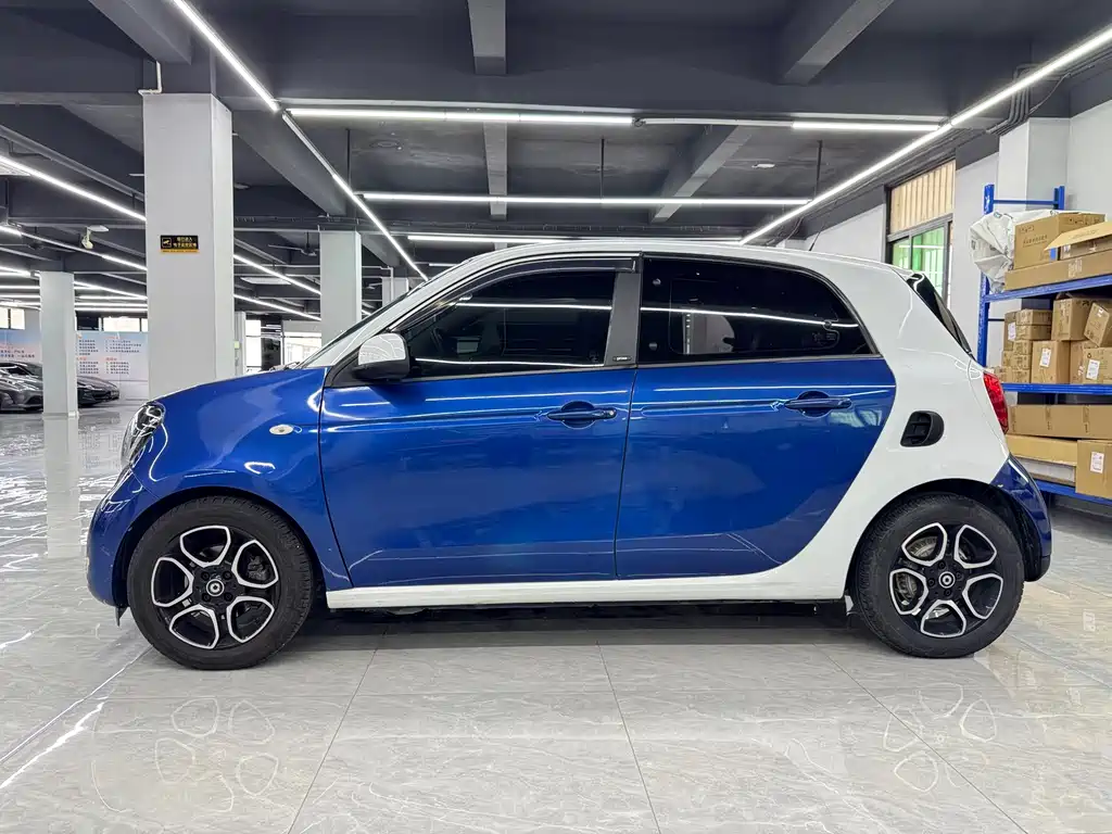 smart forfour 0.9 T 66 kW Pioneer
