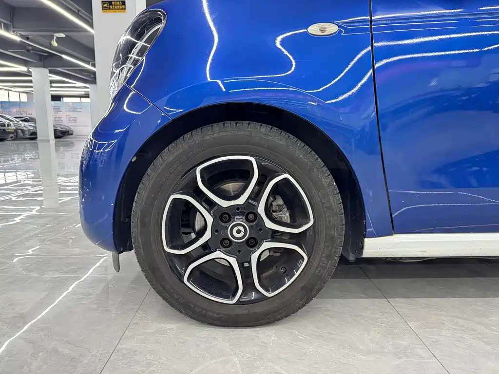 smart forfour 0.9 T 66 kW Pioneer