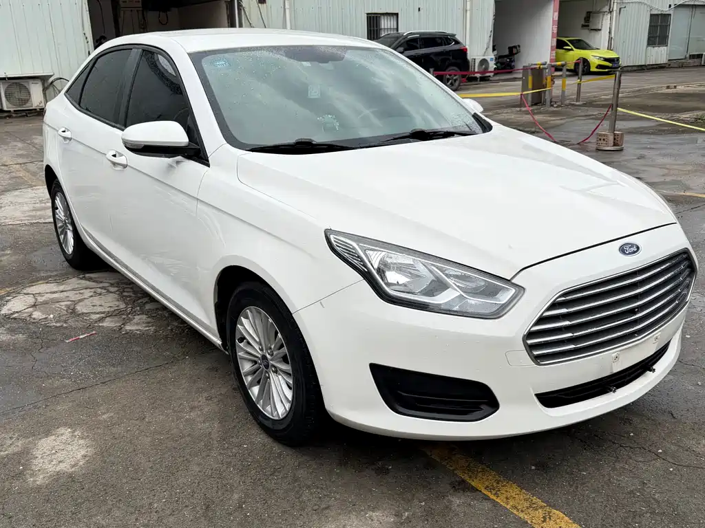 Escort 1.5 L Auto Comfort