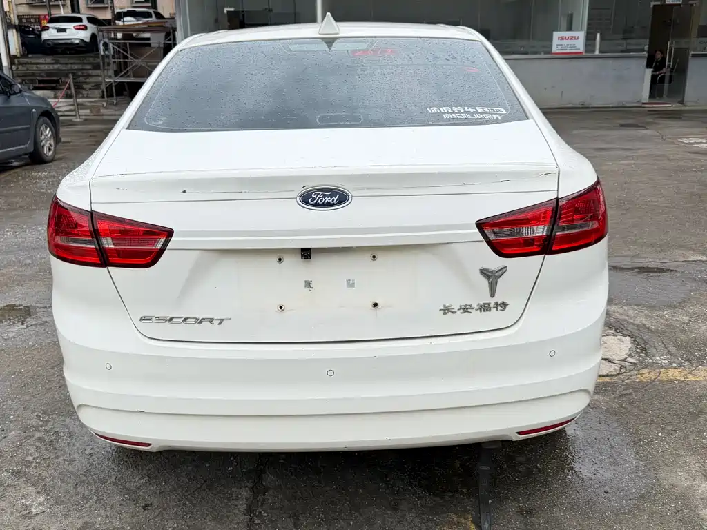 Escort 1.5 L Auto Comfort