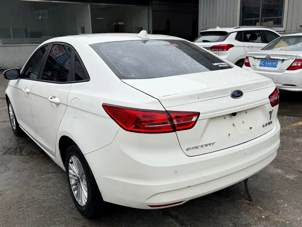 Escort 1.5 L Auto Comfort