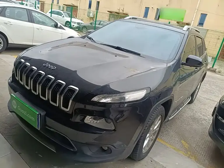 Jeep Cherokee 2.4 L Leading Intelligent