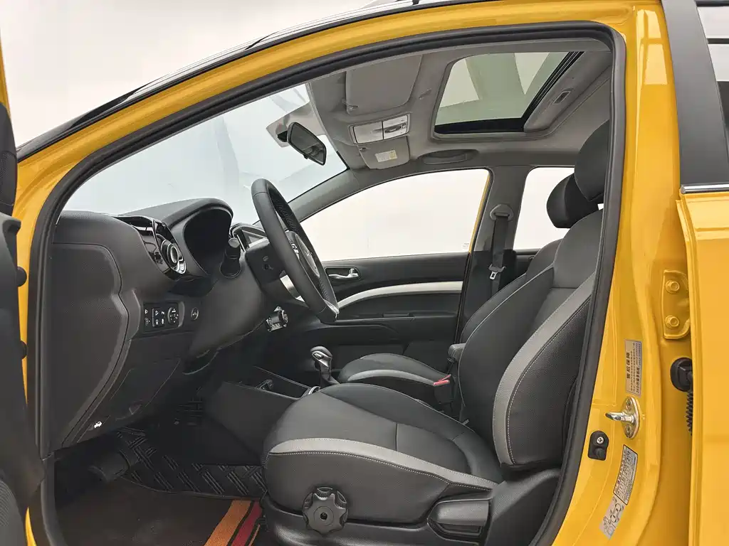 Stonic 1.4 L CVT Sunroof