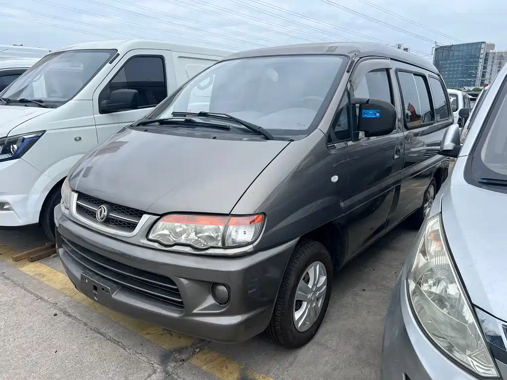 Lingzhi V3 1.5 L 7-seat Standard