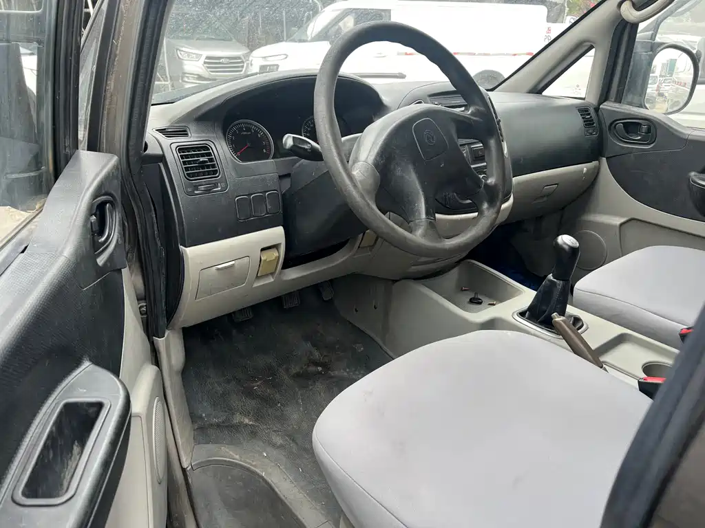 Lingzhi V3 1.5 L 7-seat Standard