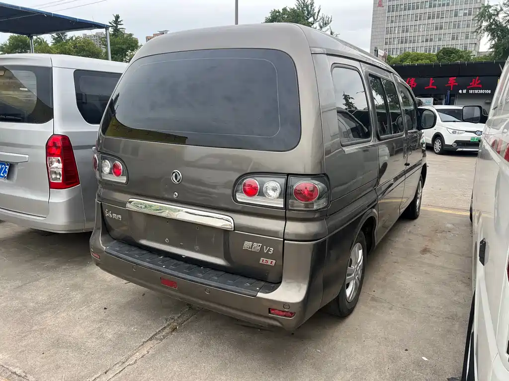 Lingzhi V3 1.5 L 7-seat Standard