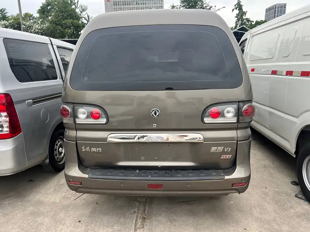 Lingzhi V3 1.5 L 7-seat Standard