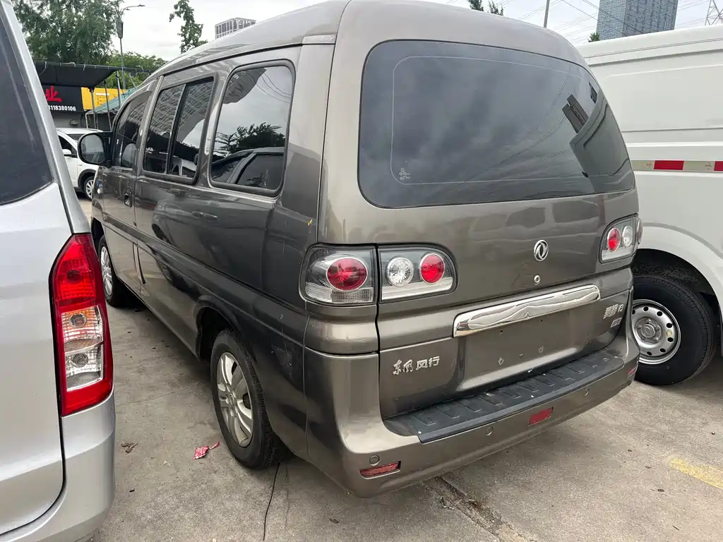 Lingzhi V3 1.5 L 7-seat Standard
