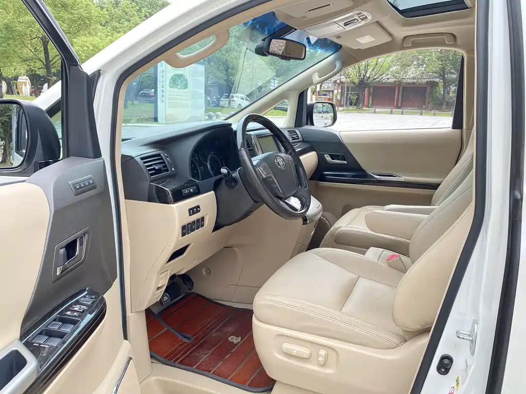Alphard 3.5 L Luxury