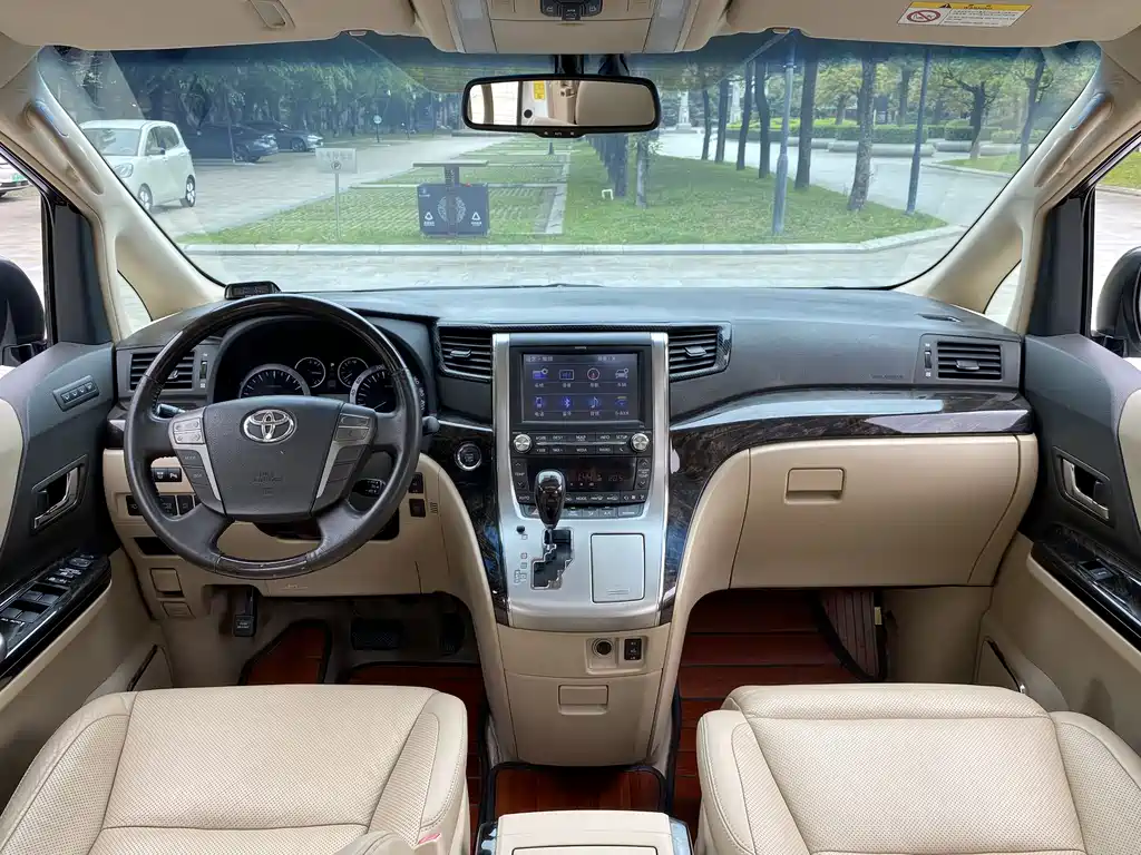 Alphard 3.5 L Luxury
