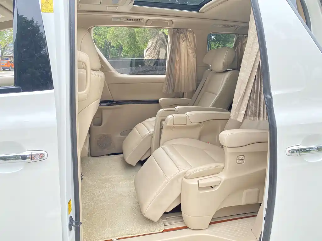 Alphard 3.5 L Luxury