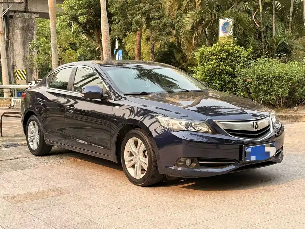 Acura ILX 1.5 L Hybrid