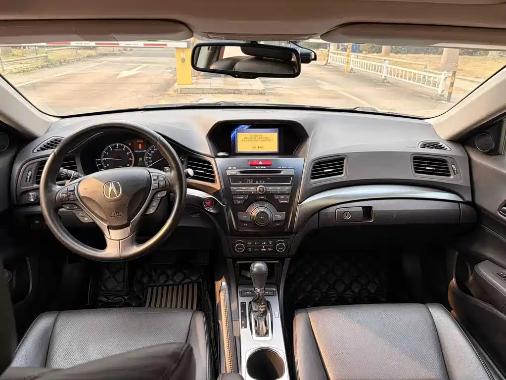 Acura ILX 1.5 L Hybrid