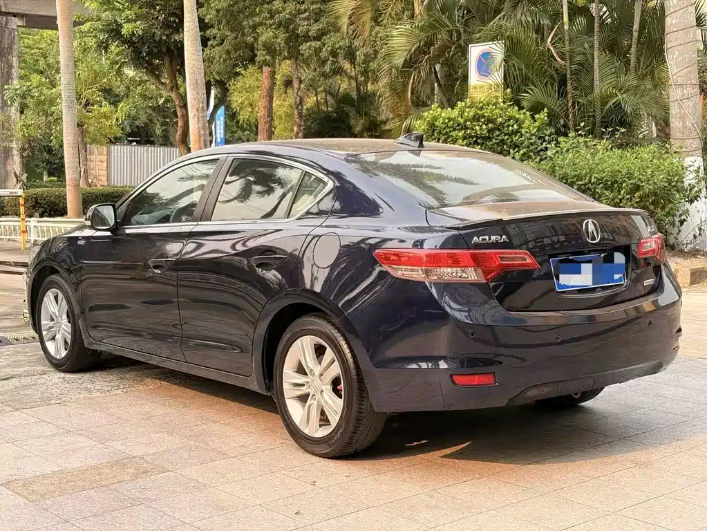 Acura ILX 1.5 L Hybrid