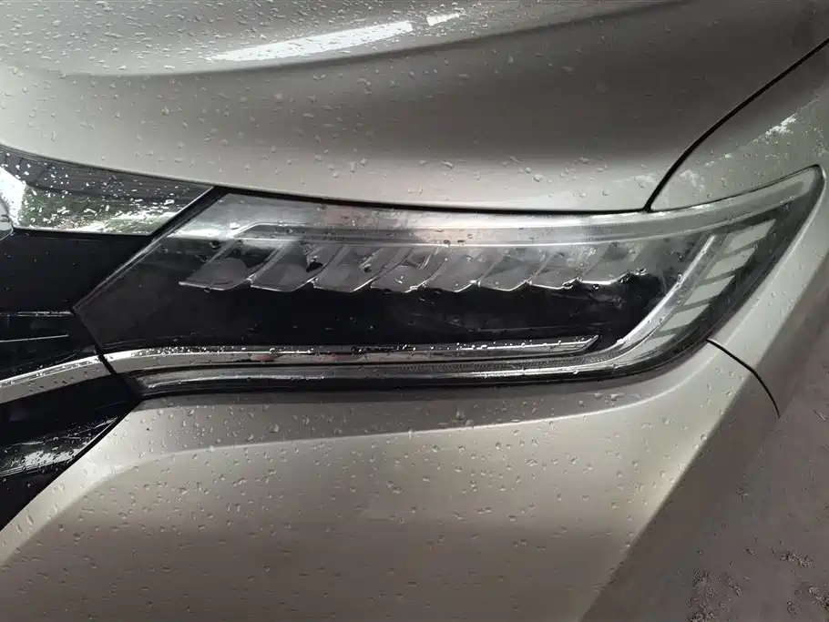 Honda UR-V 370 TURBO 2 WD Distinguished CN-V