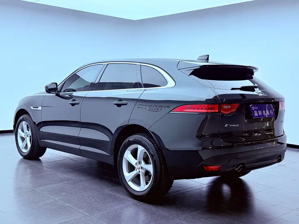 Jaguar F-PACE 2.0 T Urban Premium