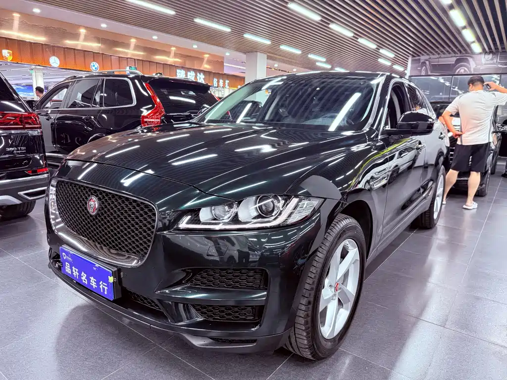 Jaguar F-PACE 2.0 T Urban Premium