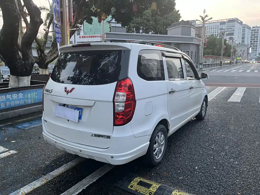 Wuling Hongguang 1.5 L S Standard