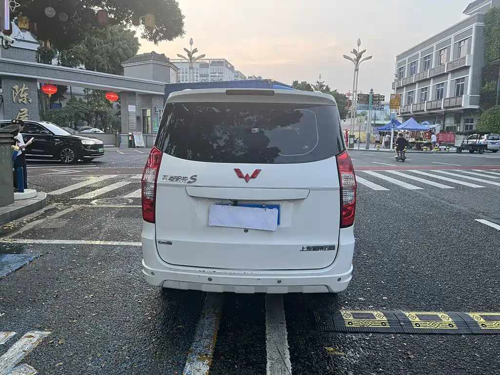 Wuling Hongguang 1.5 L S Standard