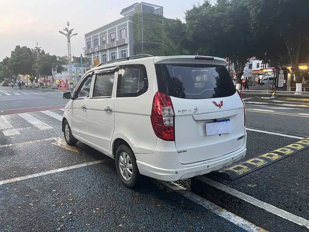 Wuling Hongguang 1.5 L S Standard