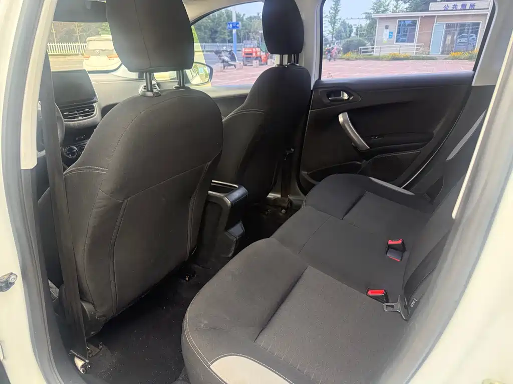 Peugeot 2008 2015 1.6 L Auto