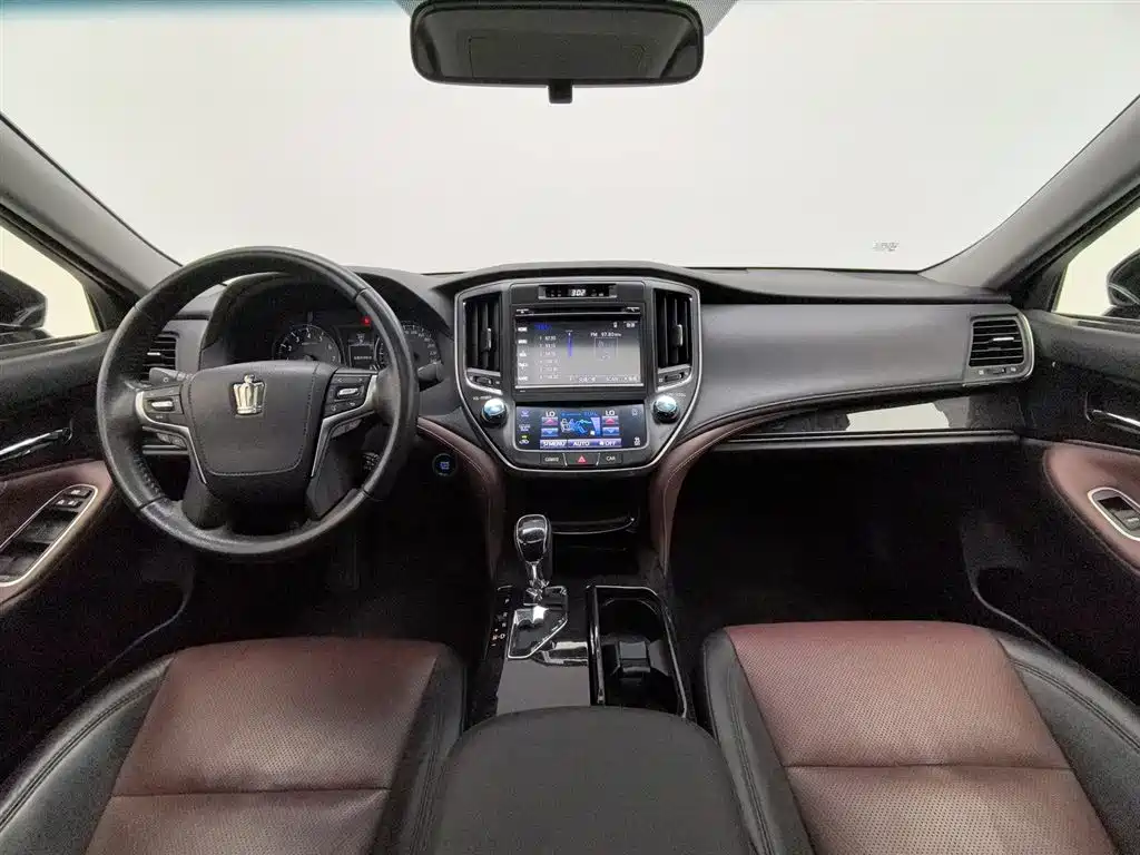 Crown 2.0 T Sport