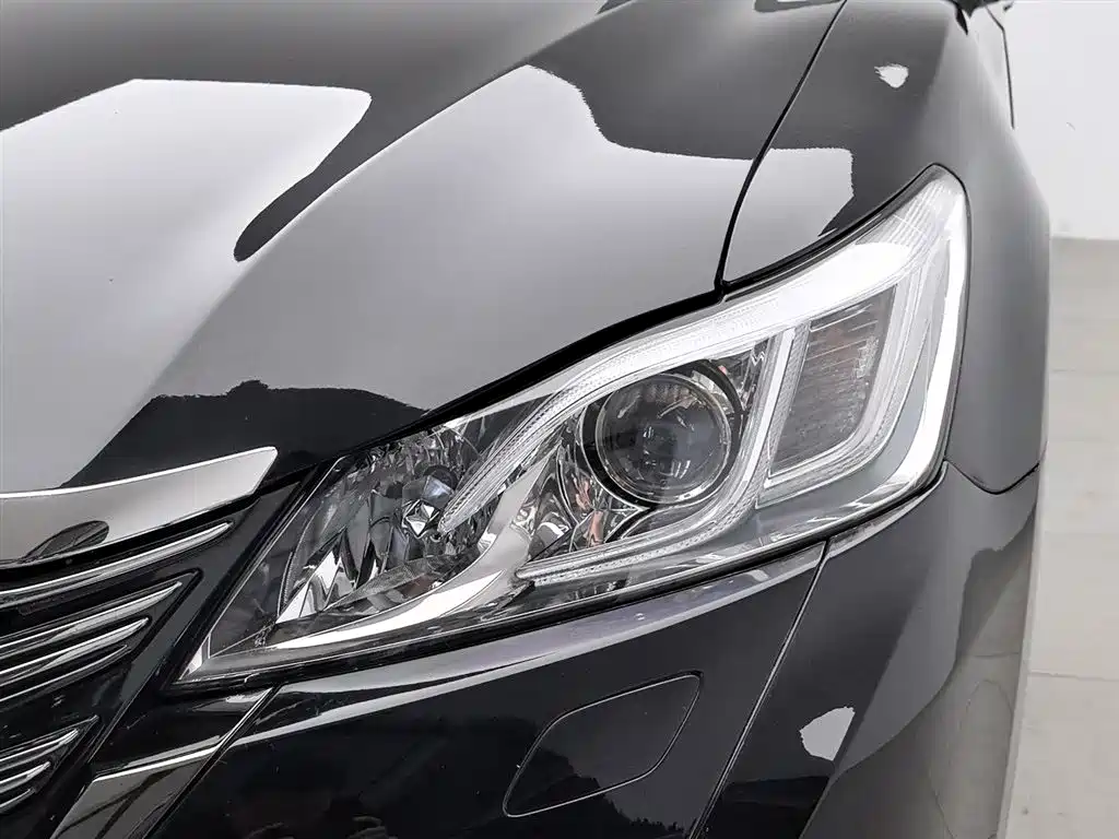 Crown 2.0 T Sport