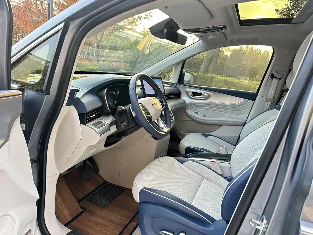Roewe iMAX8 400 TGI Honored