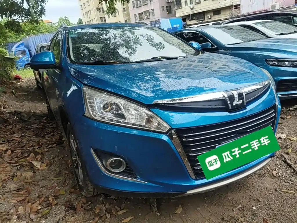 URX 6 SUV 1.8 T Smart Supreme